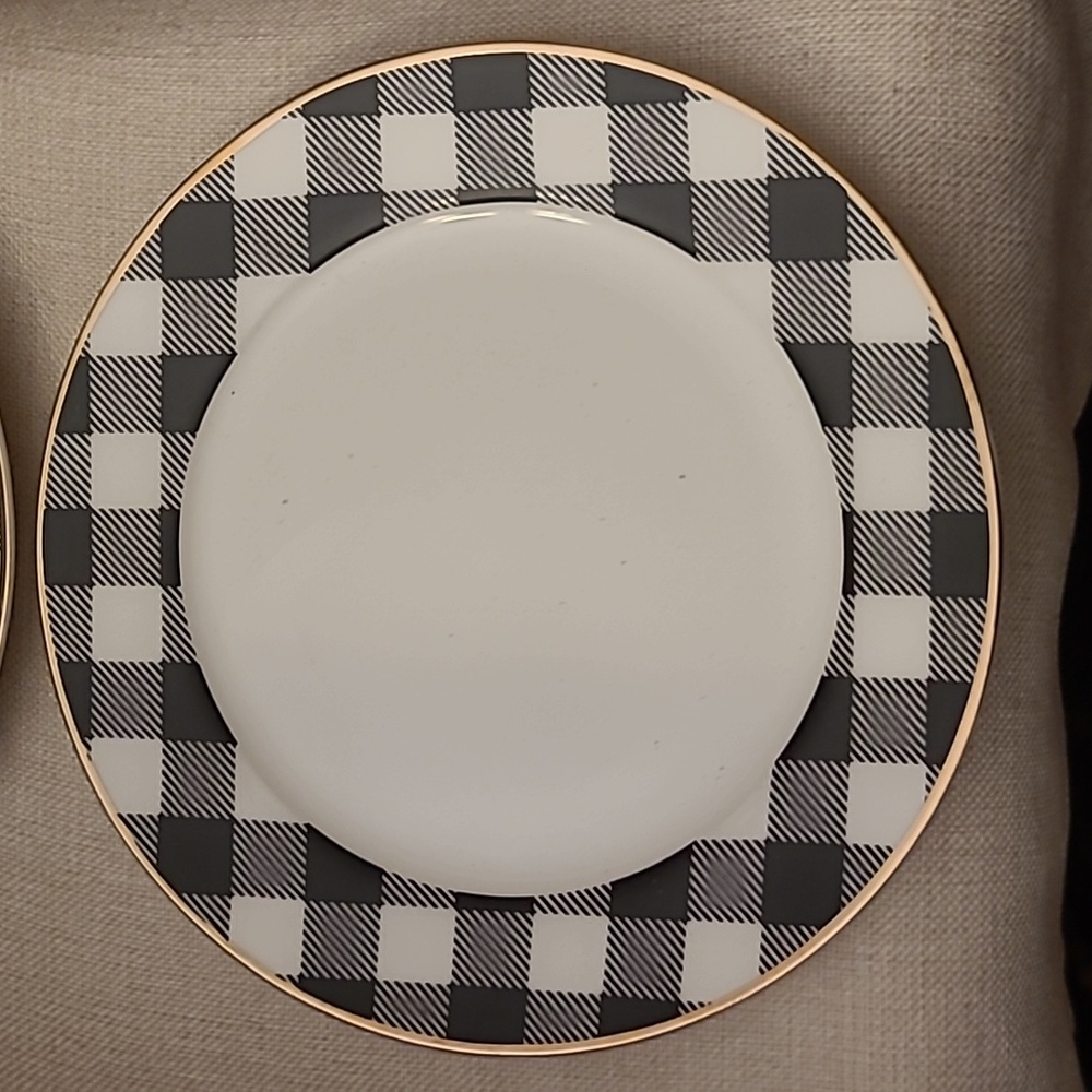 Ciroa Buffalo Check with gold rim plate